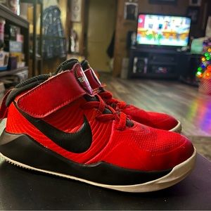 NIKE Team Hustle D 9 Little Kids Shoes
